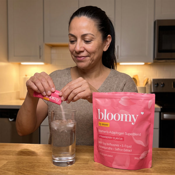 Bloomy customer holding the pouch